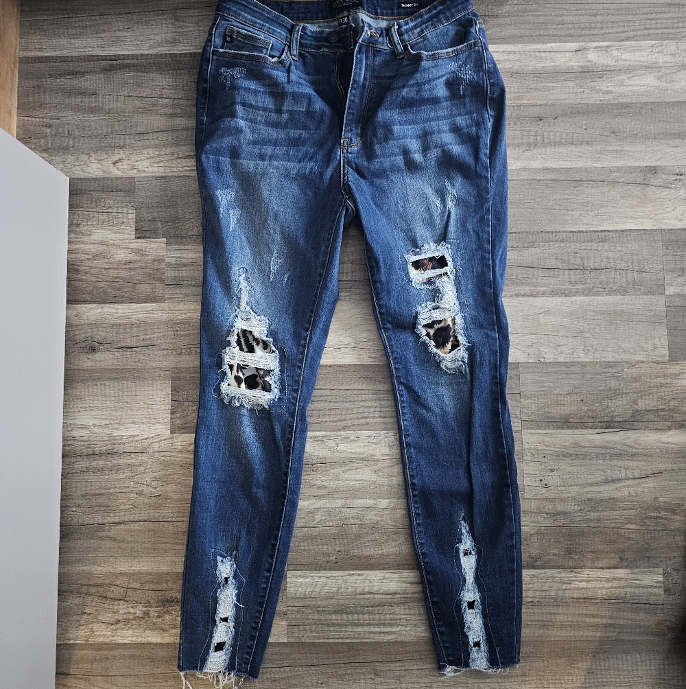 Judy Blue Distressed Blue Jeans With Leopard Size 11
